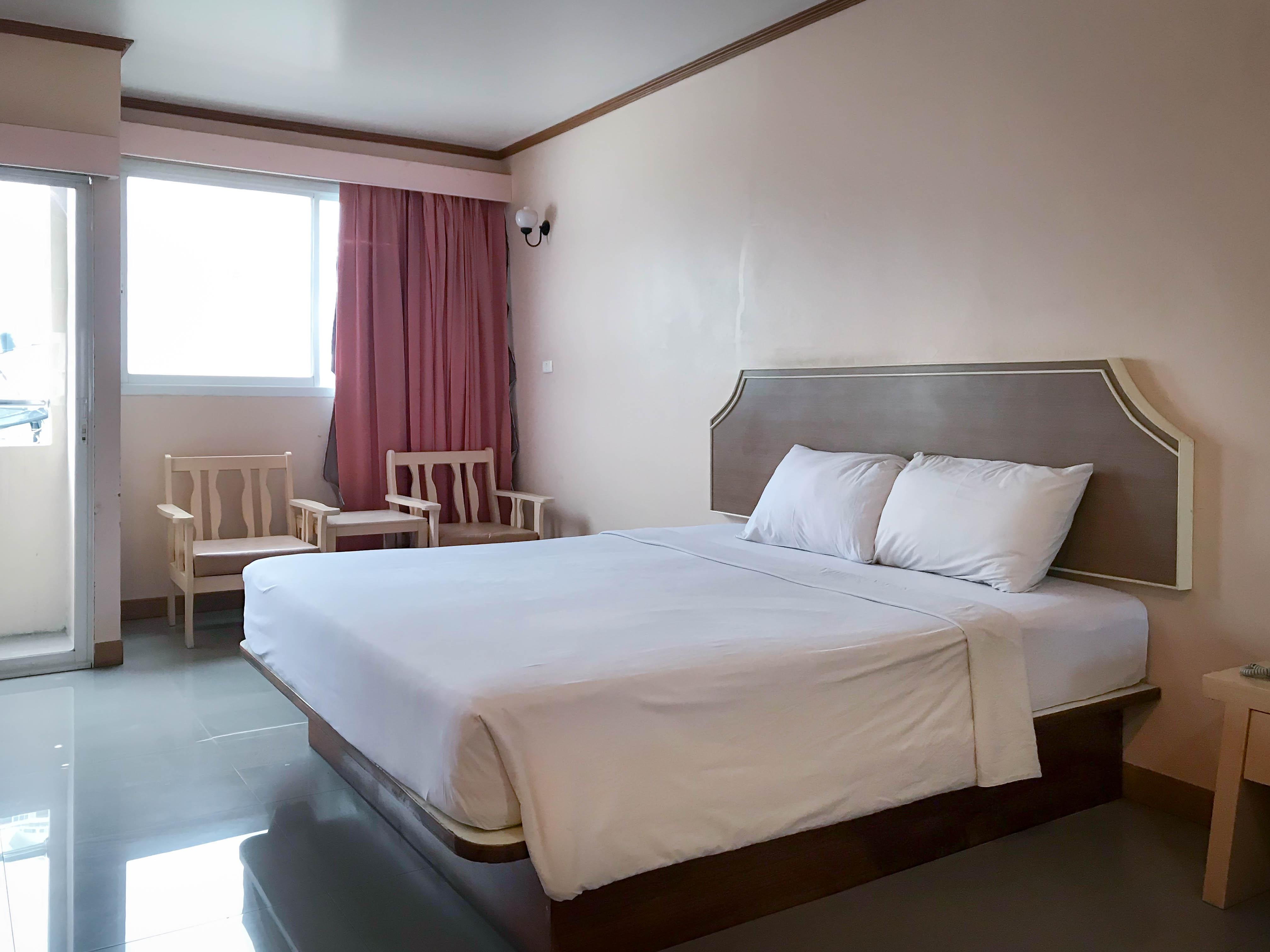J Two S Pratunam Hotel Бангкок Экстерьер фото