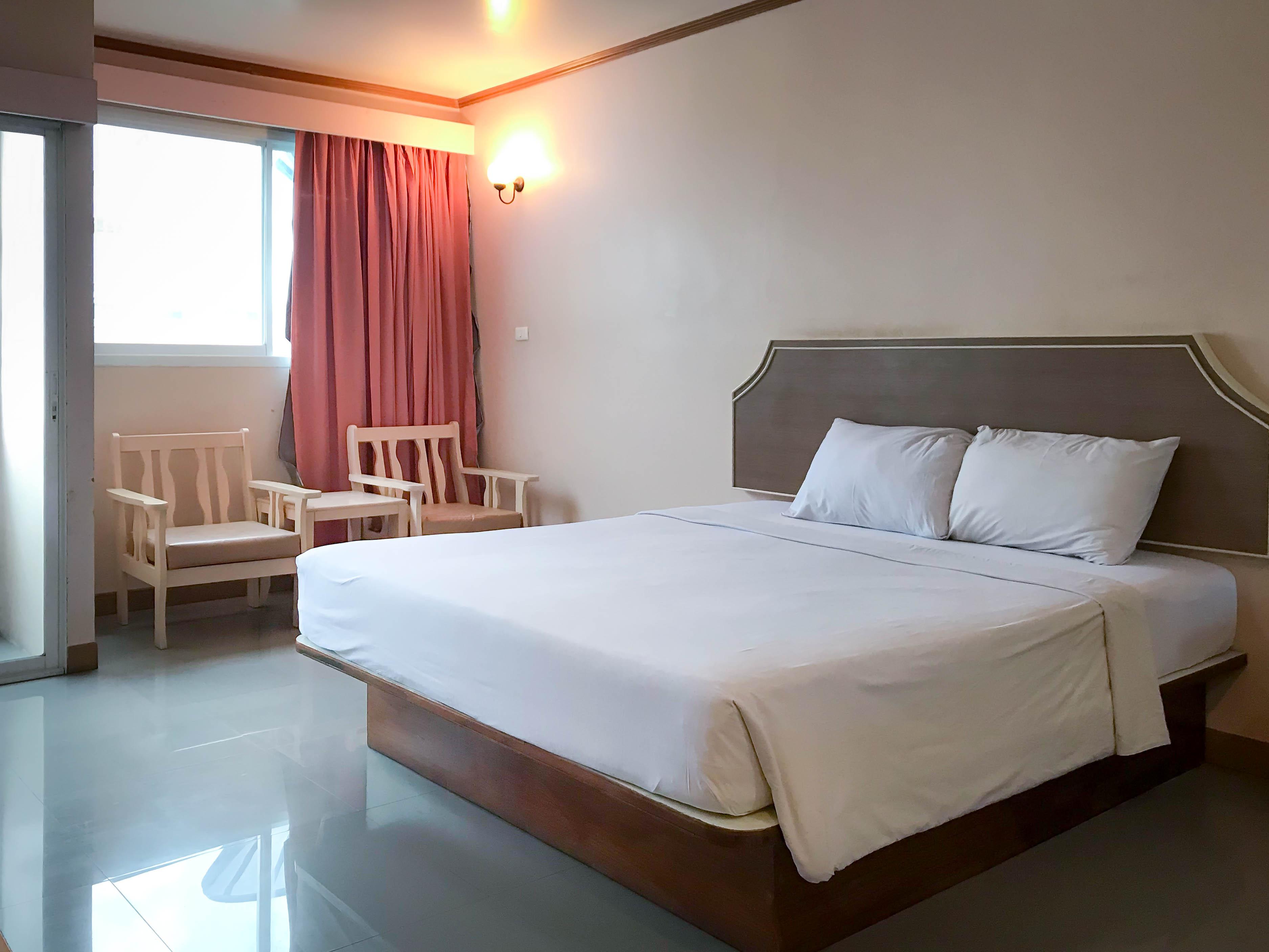 J Two S Pratunam Hotel Бангкок Экстерьер фото
