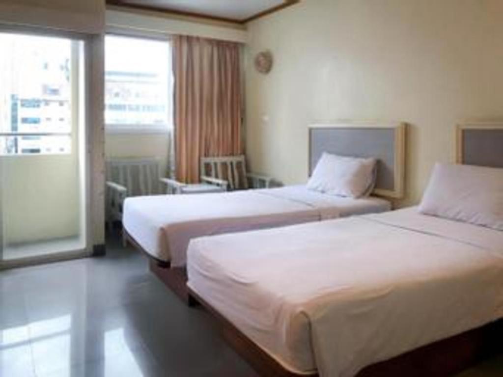 J Two S Pratunam Hotel Бангкок Экстерьер фото