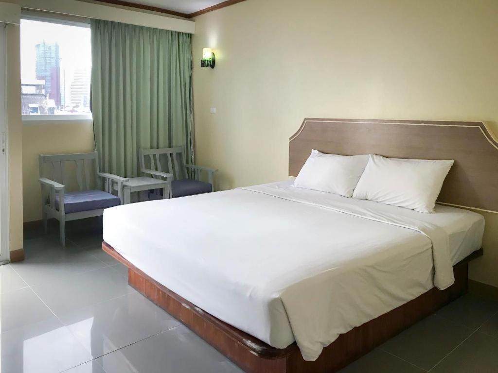 J Two S Pratunam Hotel Бангкок Экстерьер фото