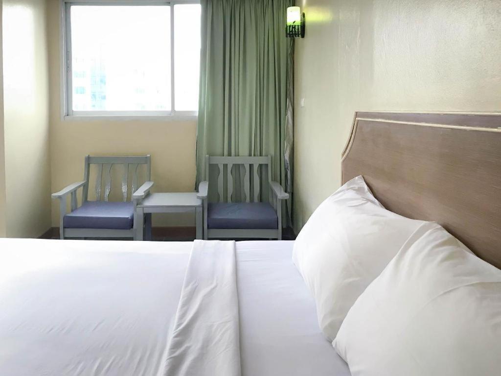 J Two S Pratunam Hotel Бангкок Экстерьер фото