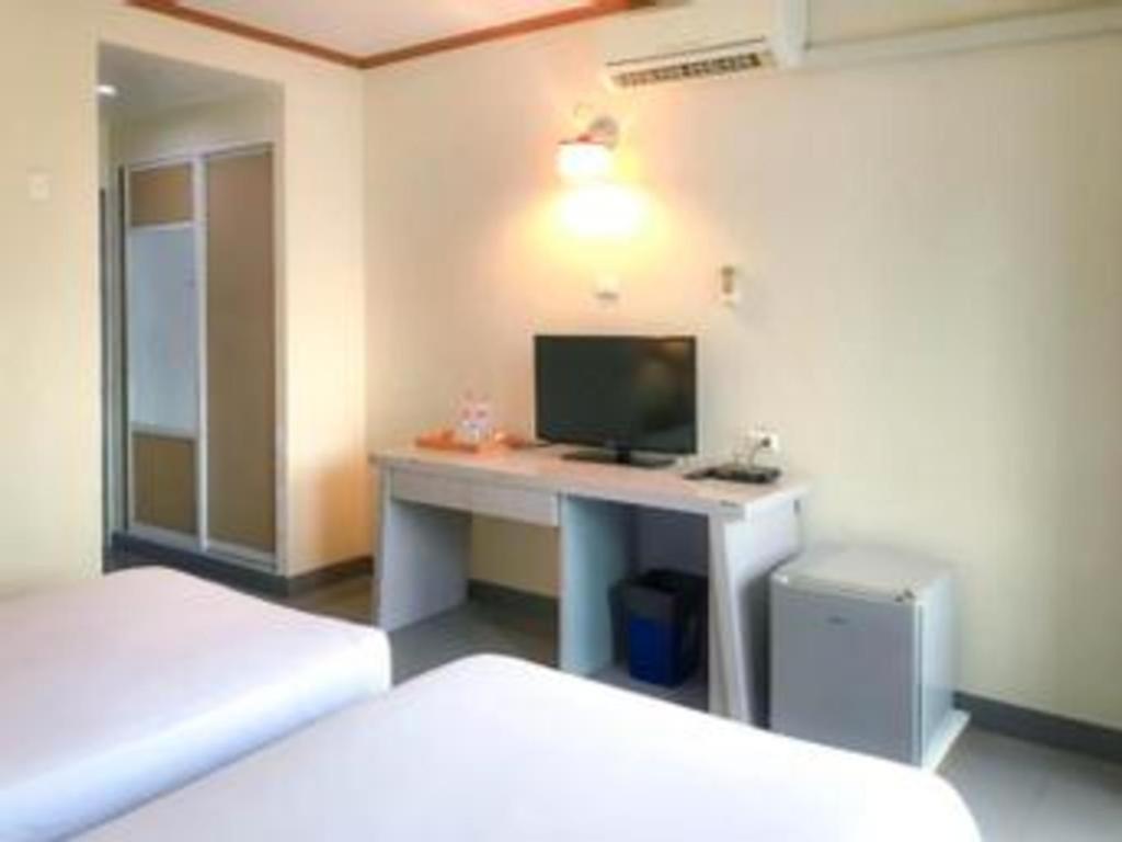 J Two S Pratunam Hotel Бангкок Экстерьер фото