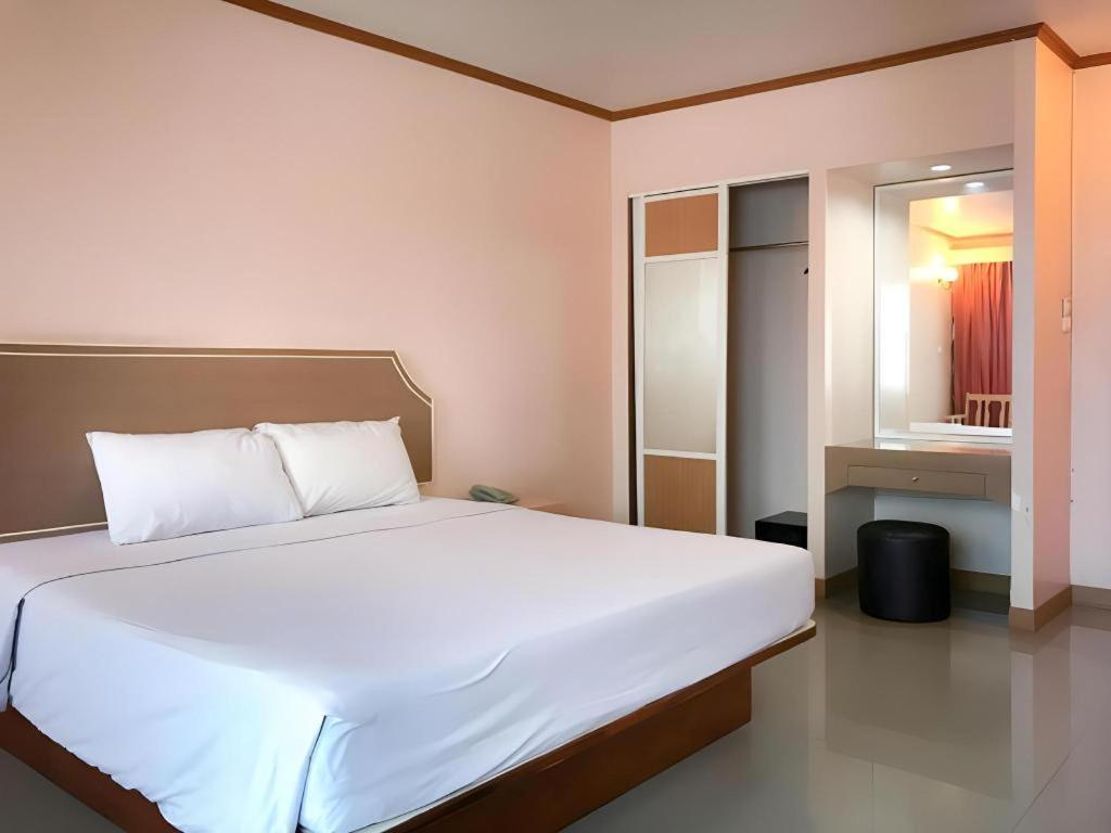 J Two S Pratunam Hotel Бангкок Экстерьер фото