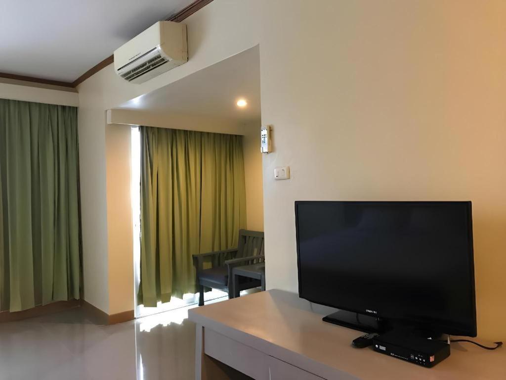 J Two S Pratunam Hotel Бангкок Экстерьер фото
